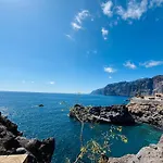 Апартаменты Neptuno Beachfront Retreat With Smart Tvs And Terrace *