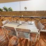 Апартаменты Neptuno Beachfront Retreat With Smart Tvs And Terrace Пуэрто-де-Сантьяго