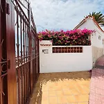 Neptuno Beachfront Retreat With Smart Tvs And Terrace Апартаменты