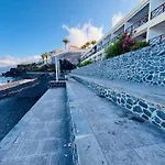 Neptuno Beachfront Retreat With Smart Tvs And Terrace Апартаменты