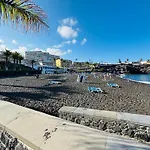 Апартаменты Neptuno Beachfront Retreat With Smart Tvs And Terrace *