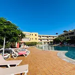 Апартаменты Neptuno Beachfront Retreat With Smart Tvs And Terrace Пуэрто-де-Сантьяго