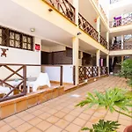 Апартаменты Neptuno Beachfront Retreat With Smart Tvs And Terrace