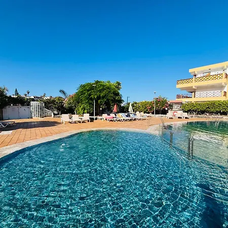 Апартаменты Neptuno Beachfront Retreat With Smart Tvs And Terrace Пуэрто-де-Сантьяго