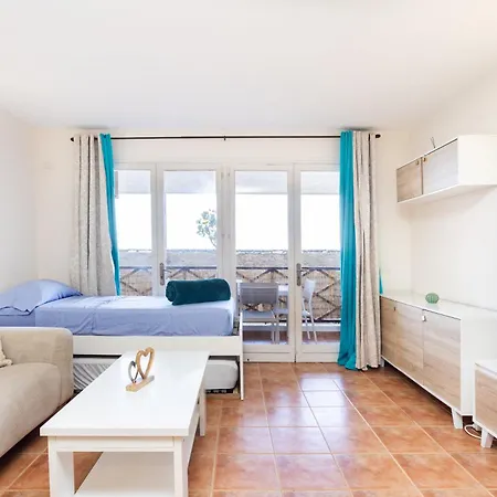 Neptuno Beachfront Retreat With Smart Tvs And Terrace Пуэрто-де-Сантьяго