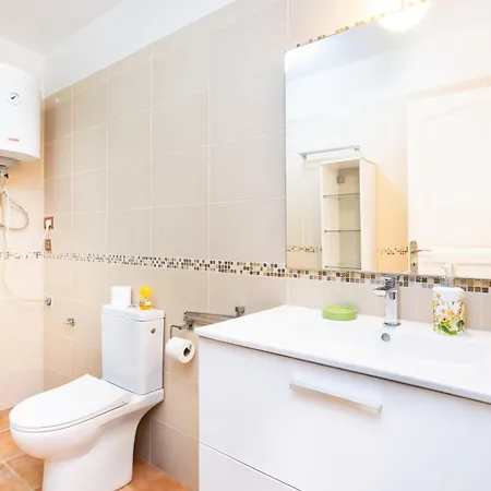 Апартаменты Neptuno Beachfront Retreat With Smart Tvs And Terrace